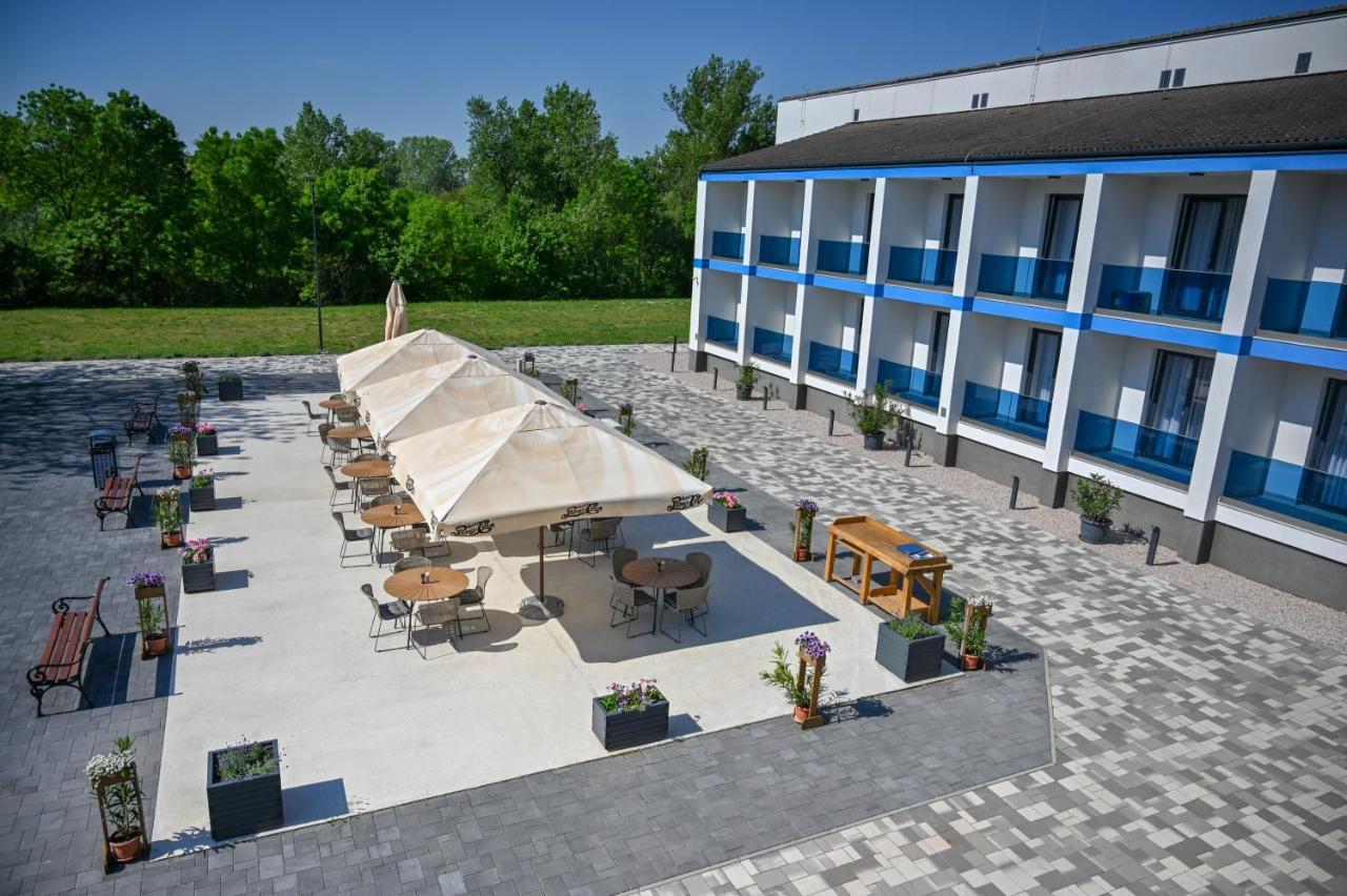 Nn Boutique Hotel Tiszaújváros Exterior foto
